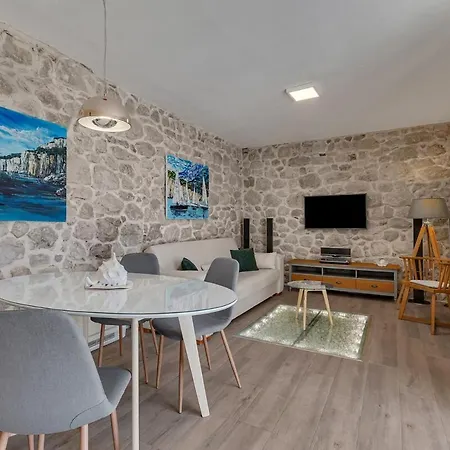 Toni - Makarska Exklusiv *